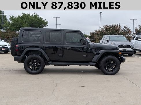 Used 2022 Jeep Wrangler Unlimited Sahara AWD/4WD image 4