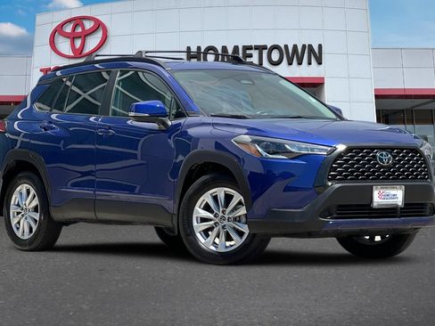 Certified 2023 Toyota Corolla Cross LE w/ Moonroof Package AWD/4WD image 2