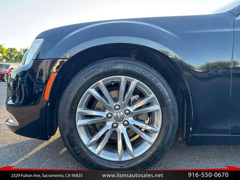 Used 2016 Chrysler 300 C RWD image 10