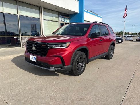Used 2025 Honda Pilot TrailSport image 1
