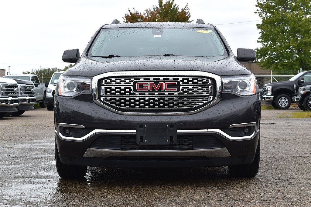 Used 2017 GMC Acadia Denali w/ Technology Package AWD/4WD image 2