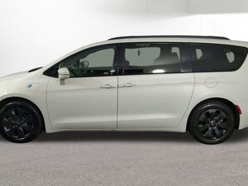 Used 2020 Chrysler Pacifica Limited w/ Advanced Safetytec Group image 6