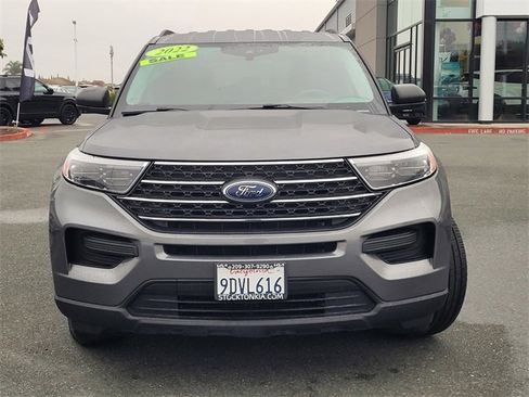 Used 2022 Ford Explorer XLT image 2
