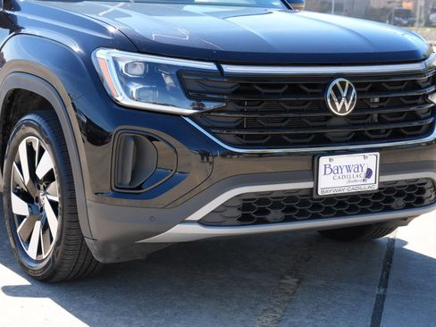 Used 2025 Volkswagen Atlas Cross Sport SE image 27