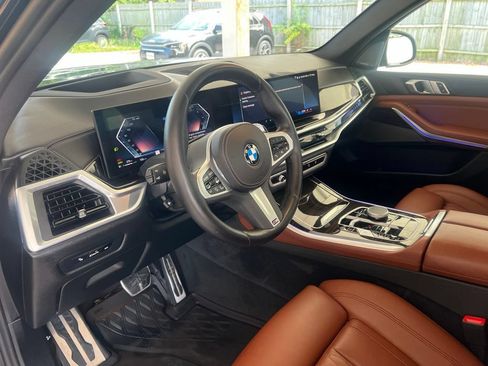 Used 2024 BMW X5 xDrive40i w/ M Sport Package AWD/4WD image 6