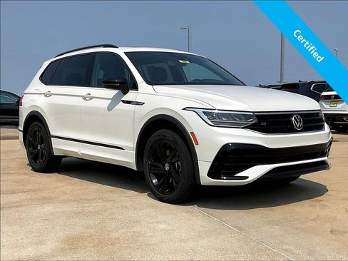 Certified 2023 Volkswagen Tiguan SE R-Line FWD image 1