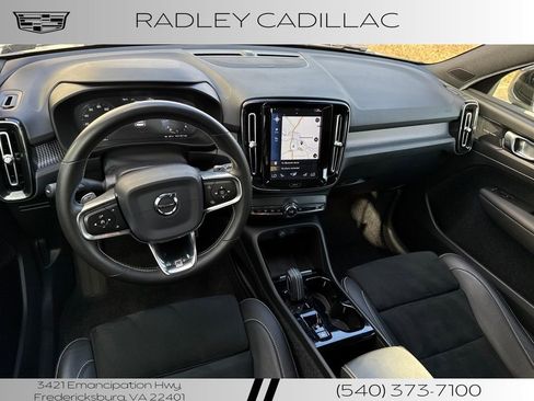 Used 2020 Volvo XC40 T5 R-Design image 14
