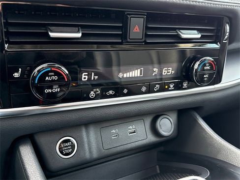 Used 2023 Nissan Rogue SV w/ SV Premium Package image 25