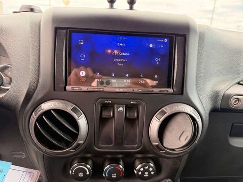 Used 2016 Jeep Wrangler Sport AWD/4WD image 11