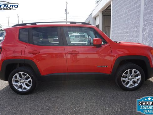 Used 2017 Jeep Renegade Latitude AWD/4WD image 12