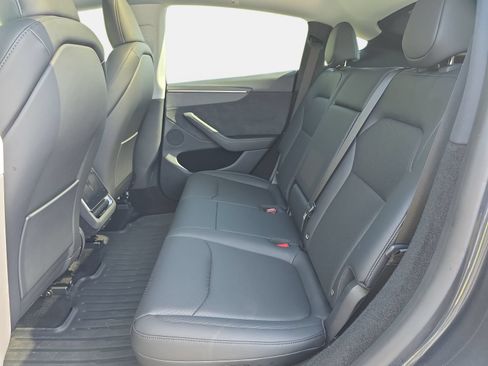 Used 2026 Tesla Model Y 2WD image 14