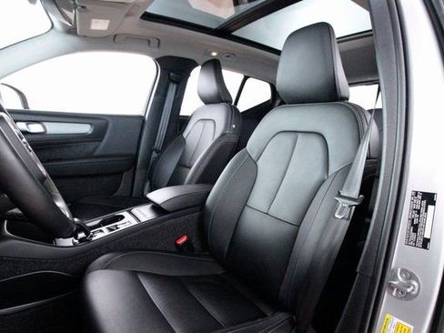 Certified 2025 Volvo XC40 B5 Core image 20