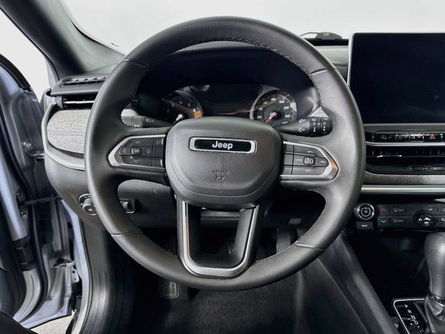 Used 2024 Jeep Compass Latitude AWD/4WD image 12