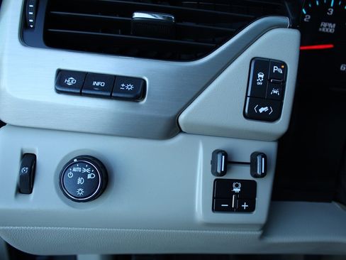 Used 2018 GMC Yukon XL Denali w/ Open Road Package image 30