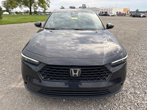 Used 2023 Honda Accord Sport image 2