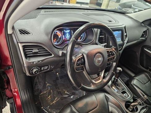 Used 2019 Jeep Cherokee Latitude Plus w/ Comfort/Convenience Group FWD image 7