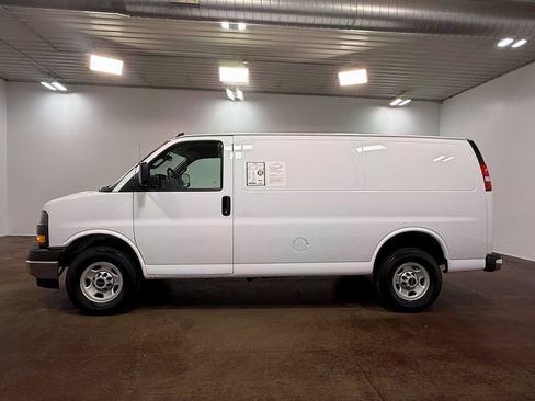 Used 2024 GMC Savana 2500 w/ Driver Convenience Package image 6