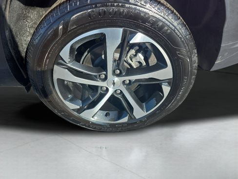 Used 2024 Chevrolet Trax RS w/ Sunroof Package image 9