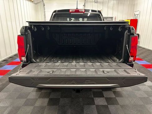 Used 2024 Chevrolet Colorado ZR2 w/ ZR2 Convenience Package III image 18