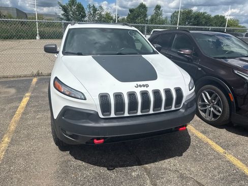 Used 2016 Jeep Cherokee Trailhawk w/ Cold Weather Group AWD/4WD image 4