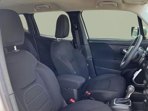 Used 2019 Jeep Renegade Latitude image 7