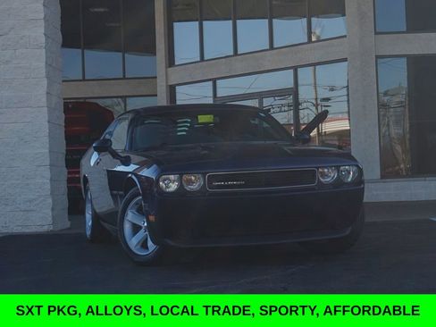 Used 2013 Dodge Challenger SXT image 1