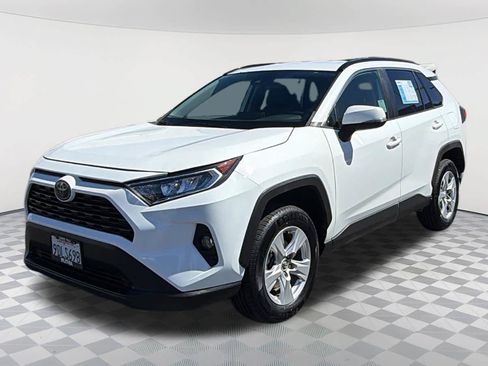 Used 2020 Toyota RAV4 XLE AWD/4WD image 1