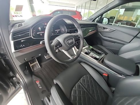 Used 2025 Audi SQ7 Prestige image 14