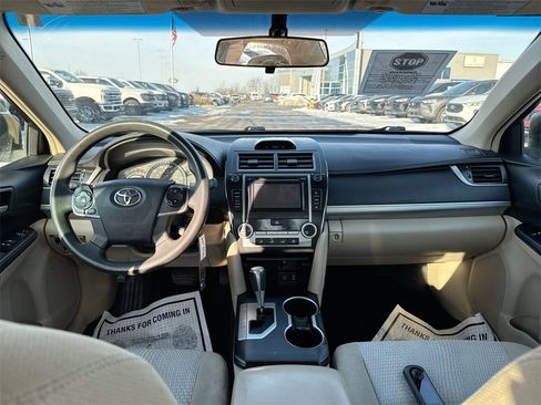 Used 2012 Toyota Camry LE image 10