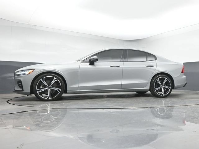 Used 2025 Volvo S60 B5 Plus FWD image 39