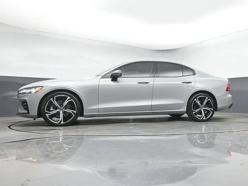 Used 2025 Volvo S60 B5 Plus FWD image 39