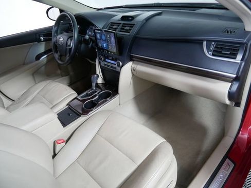 Used 2012 Toyota Camry XLE w/ Leather Pkg image 11