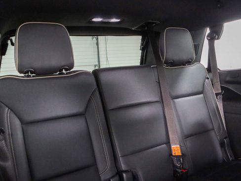 Used 2023 GMC Yukon SLT w/ SLT Luxury Package image 33