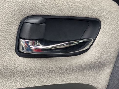 Used 2023 Nissan Titan SV w/ SV Convenience Package image 26