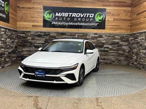 Used 2024 Hyundai Elantra SEL FWD image 7