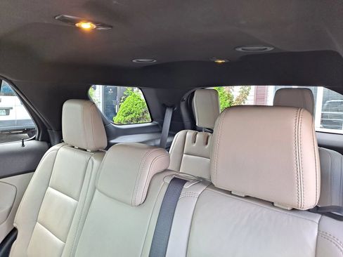 Used 2015 Ford Explorer XLT w/ Equipment Group 202B AWD/4WD image 10