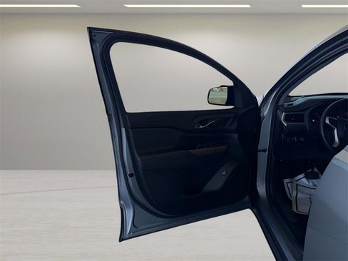 Used 2023 GMC Acadia SLE w/ Driver Convenience Package image 11