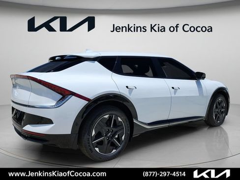 New 2026 Kia EV6 Wind RWD image 4