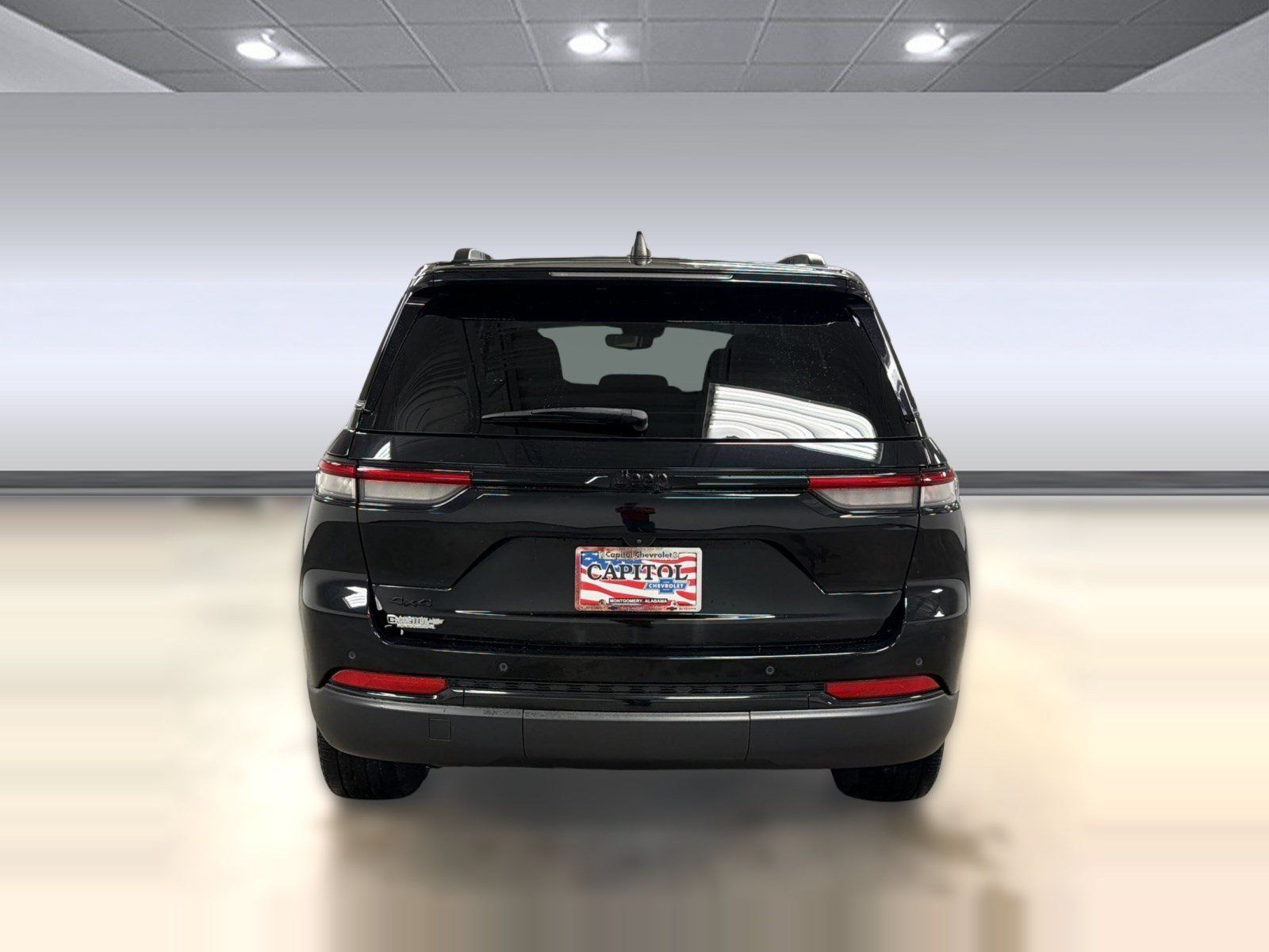 Used 2023 Jeep Grand Cherokee Altitude AWD/4WD image 9