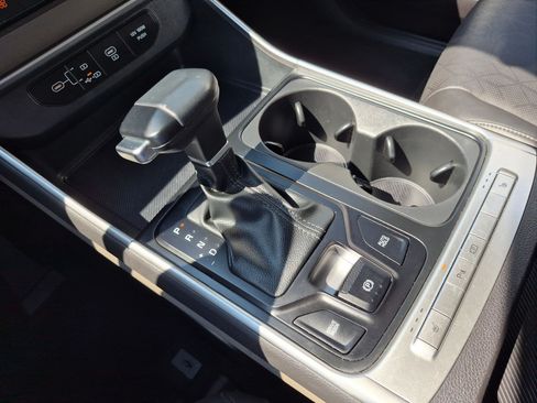 Used 2025 Kia Carnival FWD image 29