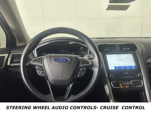 Used 2020 Ford Fusion SE image 8