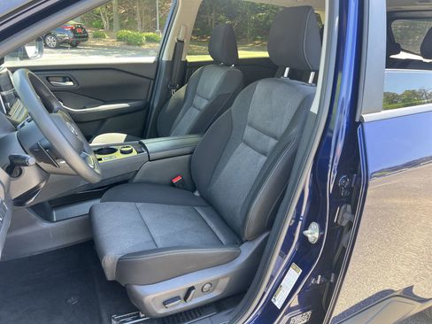 Used 2024 Nissan Rogue SV image 13