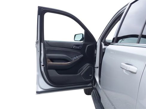 Used 2019 Chevrolet Suburban LT image 15