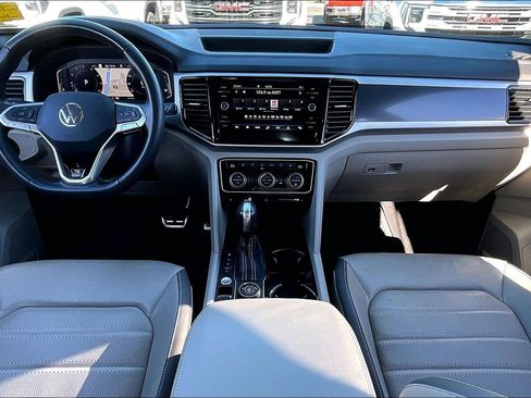 Used 2022 Volkswagen Atlas SEL Premium image 15