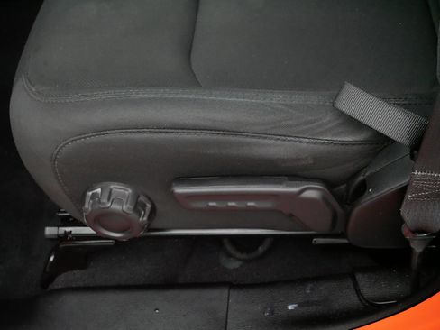 Used 2019 Jeep Wrangler Unlimited Sahara w/ Cold Weather Group image 20