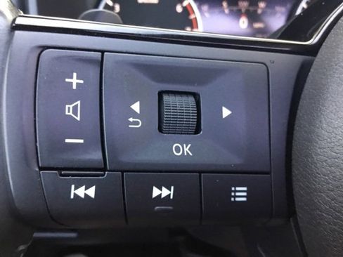 Used 2022 Nissan Rogue SL w/ SL Premium Package image 9