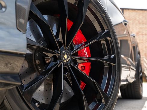 Used 2020 Lamborghini Urus AWD/4WD image 2