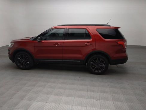 Used 2018 Ford Explorer XLT w/ Equipment Group 202A FWD image 3