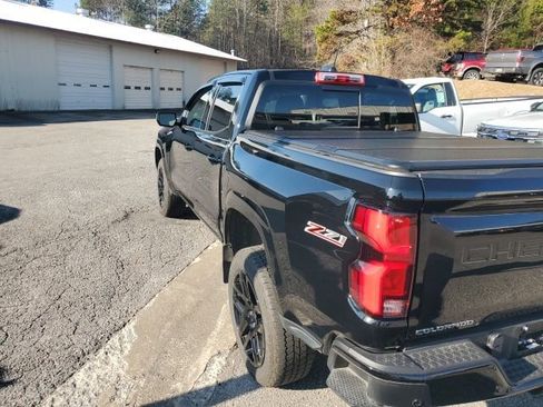 Used 2025 Chevrolet Colorado Z71 w/ Technology Package image 8
