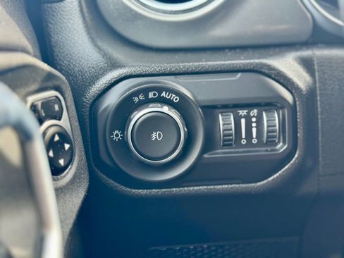 Used 2021 Jeep Wrangler Unlimited Sahara w/ Uconnect 4C Nav & Sound Group image 20